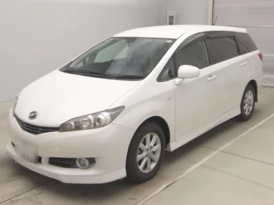 Toyota WISH  с аукциона в Японии