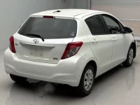 Toyota VITZ лот № 40047 оценка R  с аукциона в Японии 1