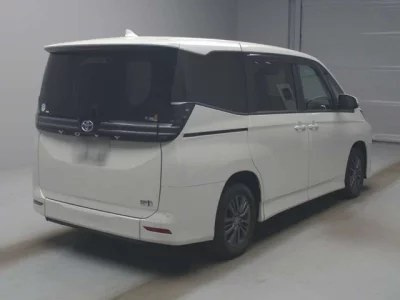 Toyota VOXY  с аукциона в Японии