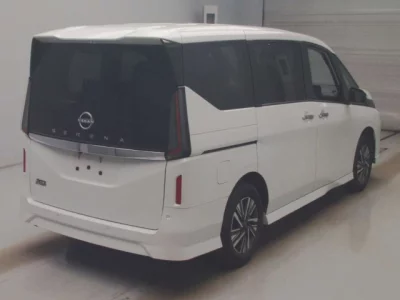 Nissan SERENA  с аукциона в Японии