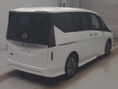 Nissan SERENA  с аукциона в Японии