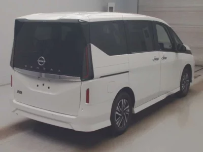 Nissan SERENA  с аукциона в Японии