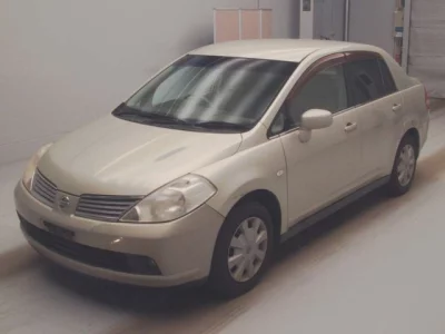 Nissan TIIDA LATIO  с аукциона в Японии