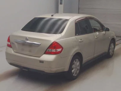 Nissan TIIDA LATIO  с аукциона в Японии