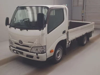 Toyota DYNA  с аукциона в Японии