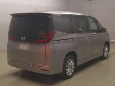 Toyota NOAH  с аукциона в Японии