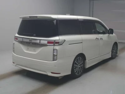 Nissan ELGRAND  с аукциона в Японии