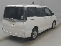 Toyota VOXY лот № 70153 оценка 3.5  с аукциона в Японии 1