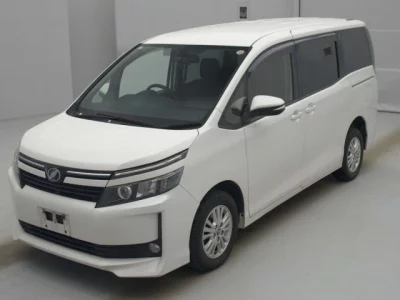 Toyota VOXY  с аукциона в Японии
