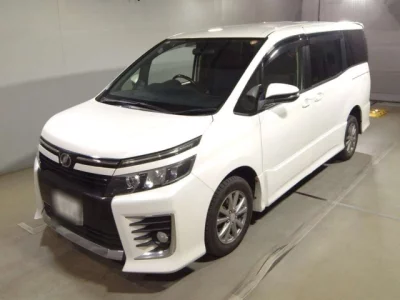 Toyota VOXY  с аукциона в Японии