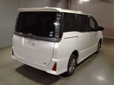 Toyota VOXY  с аукциона в Японии