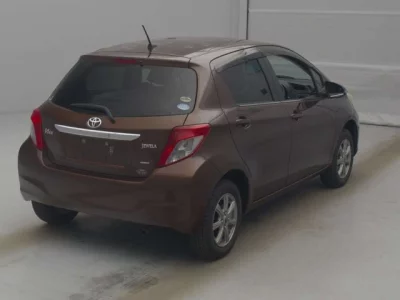 Toyota VITZ  с аукциона в Японии