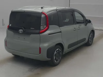 Toyota SIENTA  с аукциона в Японии