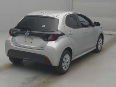 Toyota YARIS  с аукциона в Японии