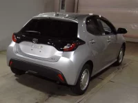 Toyota YARIS лот № 2007 оценка 4.5  с аукциона в Японии 1