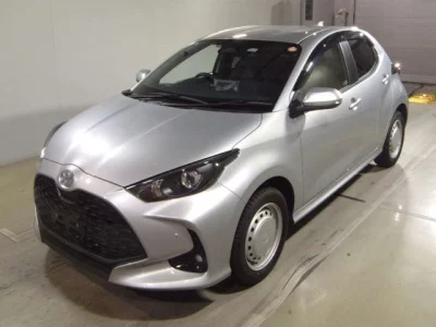 Toyota YARIS  с аукциона в Японии