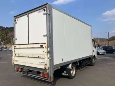 Toyota DYNA  с аукциона в Японии