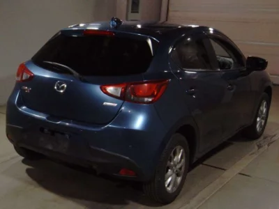 Mazda DEMIO  с аукциона в Японии