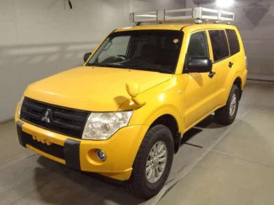 Mitsubishi PAJERO