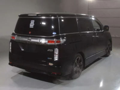 Nissan ELGRAND  с аукциона в Японии