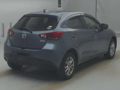 Mazda DEMIO  с аукциона в Японии