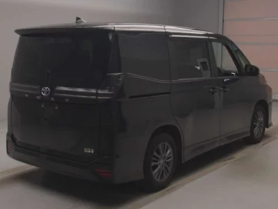 Toyota VOXY  с аукциона в Японии