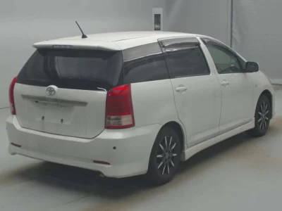 Toyota WISH  с аукциона в Японии