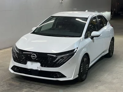 Nissan AURA