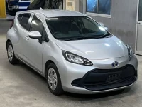 Toyota AQUA лот № 3087 оценка 4  с аукциона в Японии 3