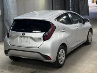 Toyota AQUA лот № 3087 оценка 4  с аукциона в Японии 4