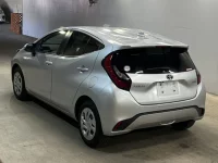 Toyota AQUA лот № 3087 оценка 4  с аукциона в Японии 1