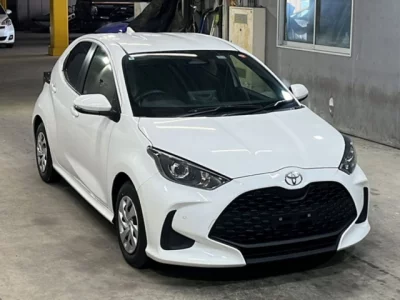 Toyota YARIS  с аукциона в Японии