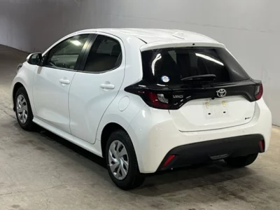 Toyota YARIS  с аукциона в Японии