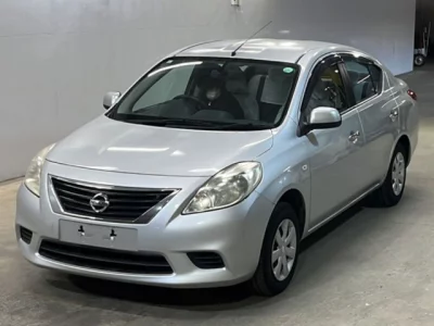Nissan LATIO  с аукциона в Японии