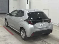 Toyota YARIS лот № 30008 оценка 4  с аукциона в Японии 1