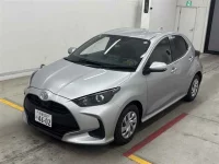 Toyota YARIS лот № 30008 оценка 4  с аукциона в Японии 3