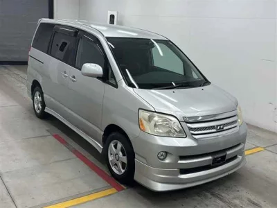Toyota NOAH  с аукциона в Японии