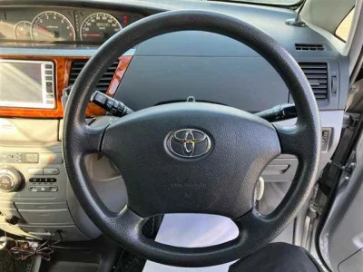 Toyota NOAH  с аукциона в Японии