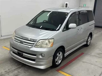 Toyota NOAH  с аукциона в Японии