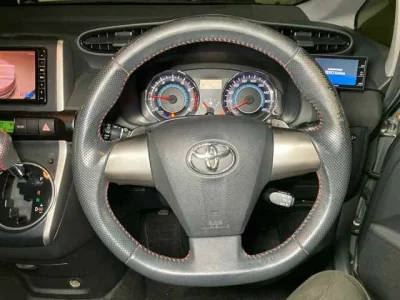 Toyota WISH  с аукциона в Японии