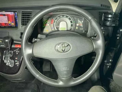 Toyota ISIS