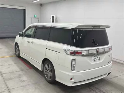 Nissan ELGRAND  с аукциона в Японии