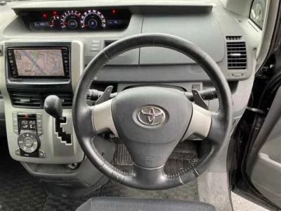 Toyota VOXY  с аукциона в Японии