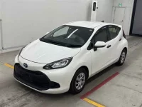 Toyota AQUA лот № 30160 оценка 4  с аукциона в Японии 3