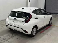 Toyota AQUA лот № 30160 оценка 4  с аукциона в Японии 4