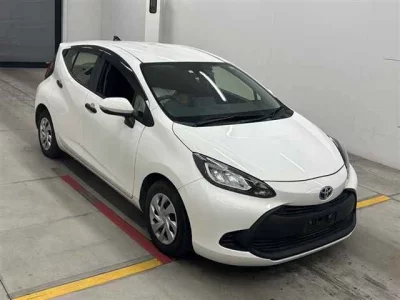 Toyota AQUA  с аукциона в Японии