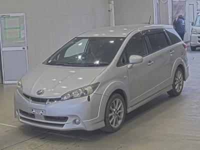 Toyota WISH  с аукциона в Японии