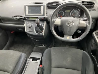 Toyota WISH  с аукциона в Японии