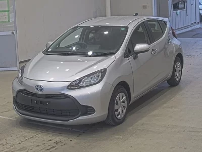 Toyota AQUA  с аукциона в Японии