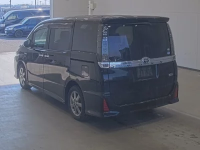 Toyota VOXY  с аукциона в Японии